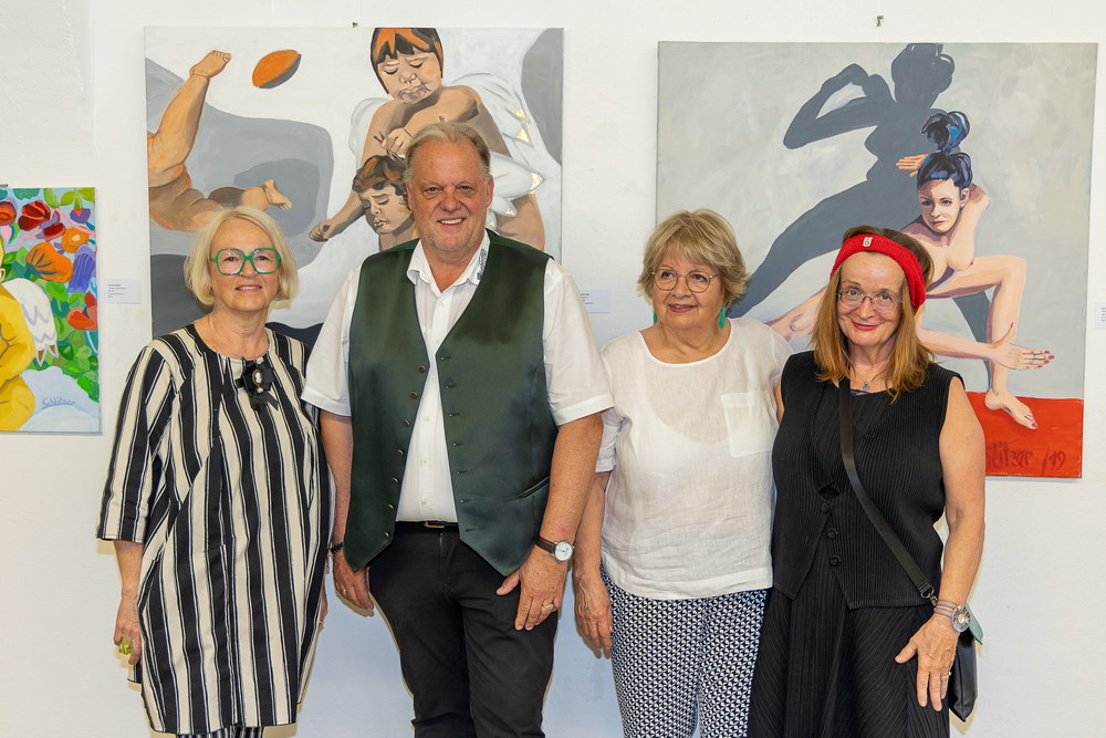 Am Foto von links: Eva Schlitzer, Bgm. Martin Treffner, Renate Zwicker und Literaturpreisträgerin Regina Klein
